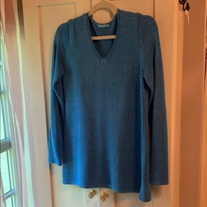 J. McLaughlin Women's V-Neck Sweater - robin’s egg Blue. Size small.